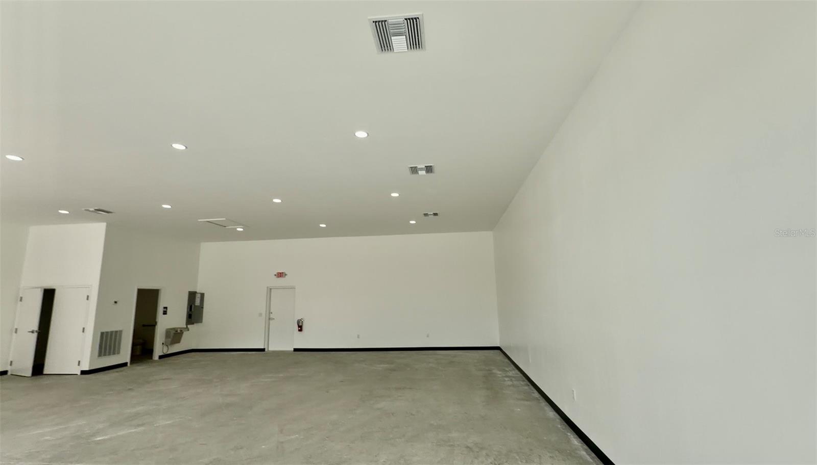 727 Tillman Pl #102 Property Photo 3