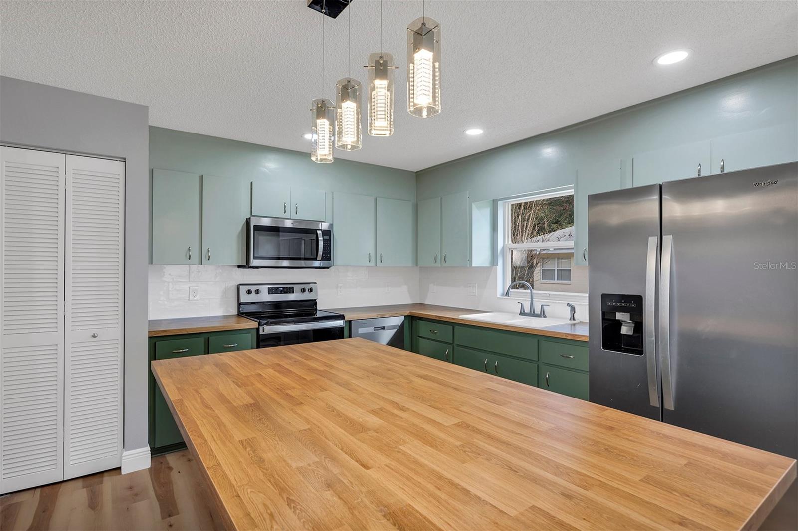 9755 Sw 94th Ter #c Property Photo 6