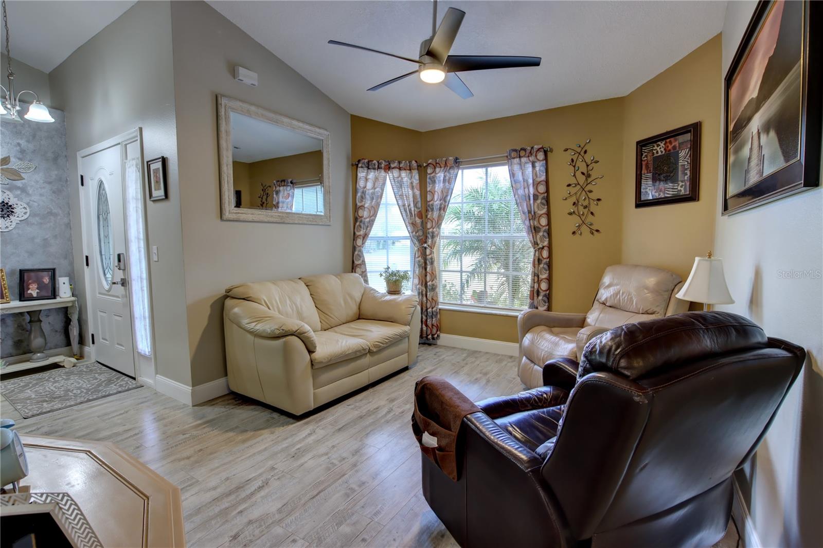 2722 Maywood St Property Photo 7