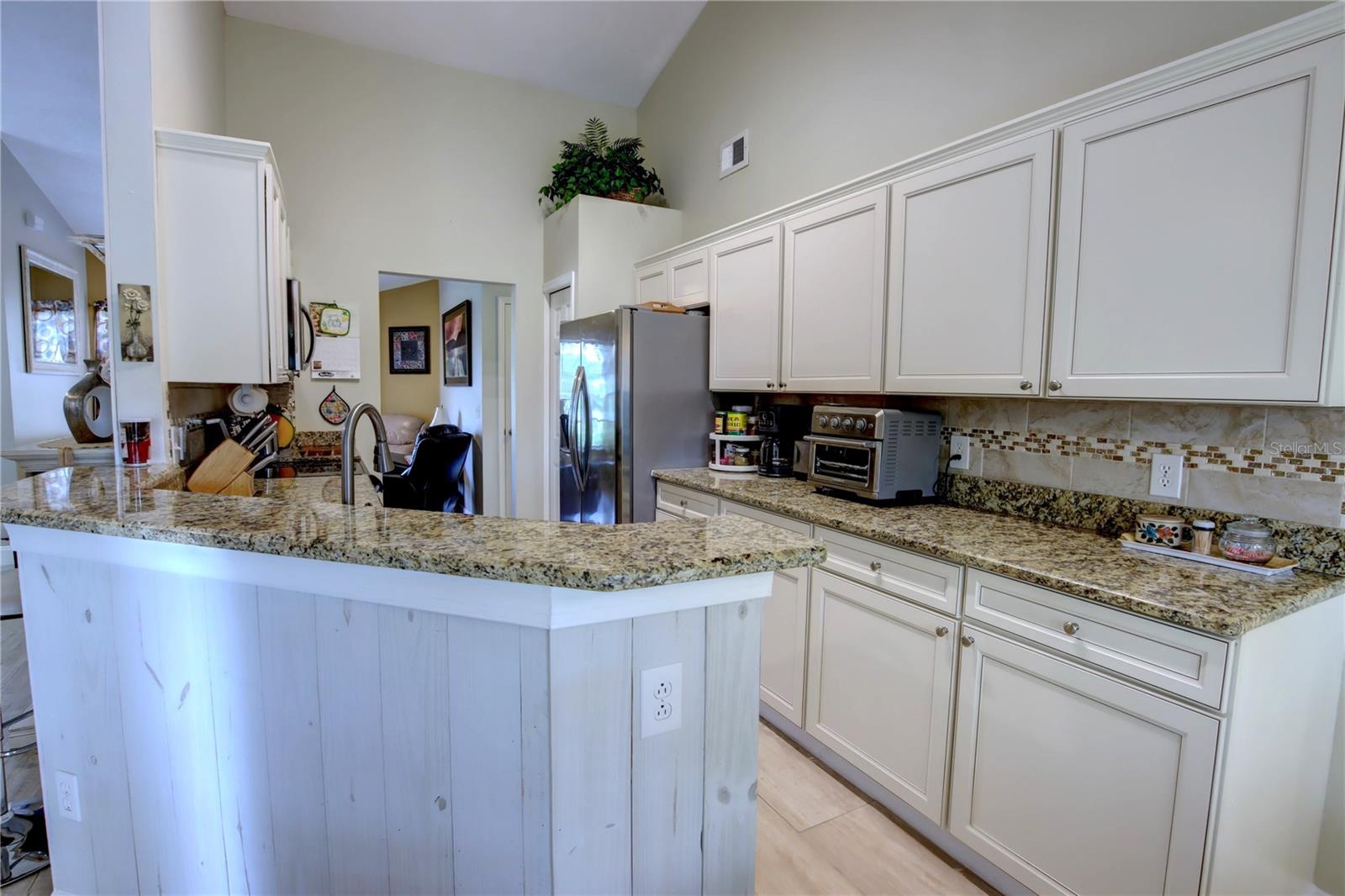 2722 Maywood St Property Photo 8