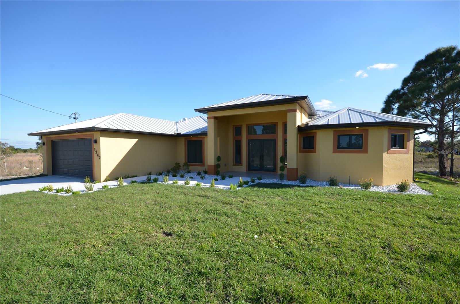 1242 Hathor St E Property Photo 7