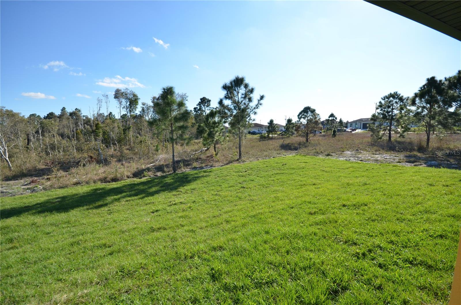 1242 Hathor St E Property Photo 8