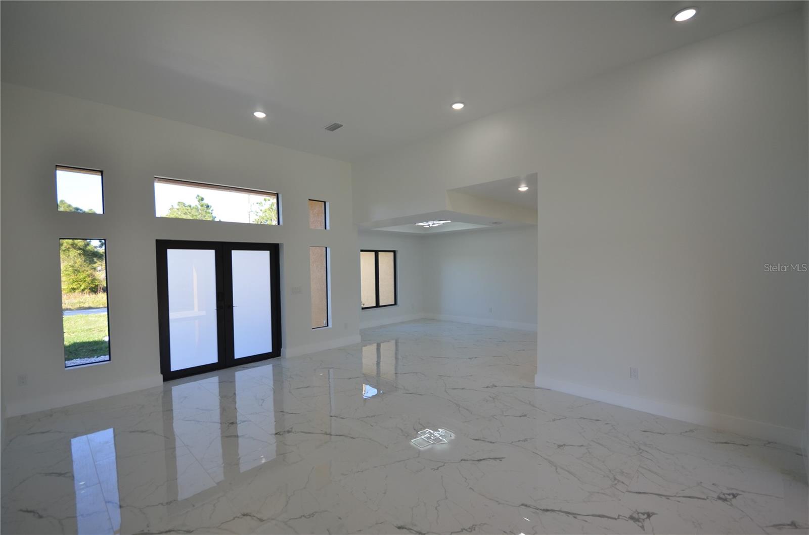 1242 Hathor St E Property Photo 10