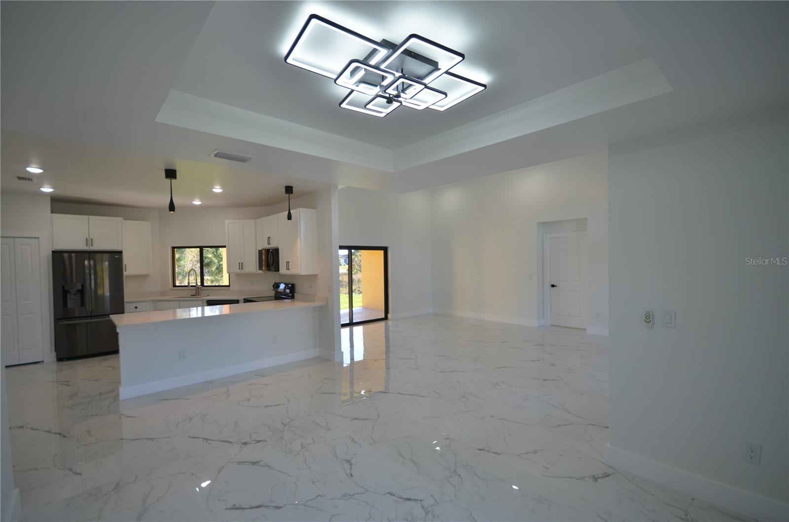 1242 Hathor St E Property Photo 12