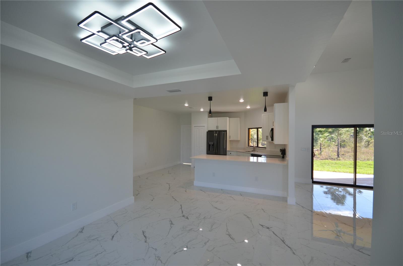 1242 Hathor St E Property Photo 13