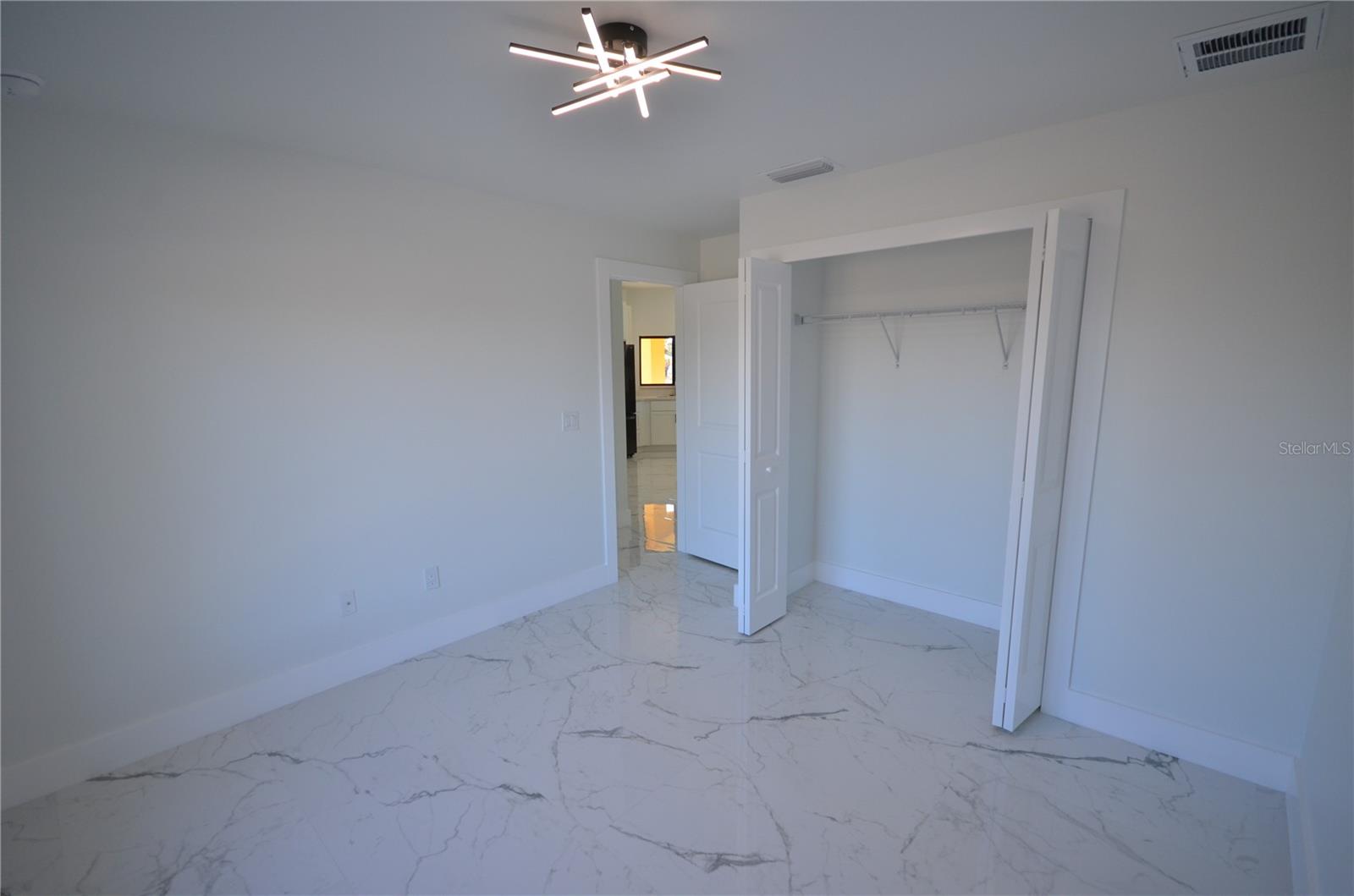 1242 Hathor St E Property Photo 17
