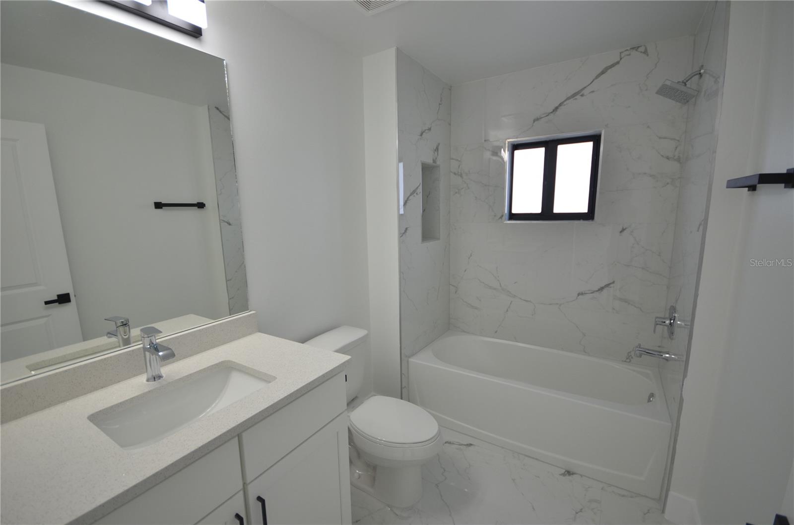 1242 Hathor St E Property Photo 19