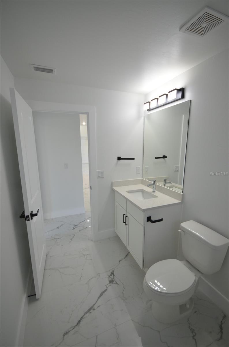 1242 Hathor St E Property Photo 20