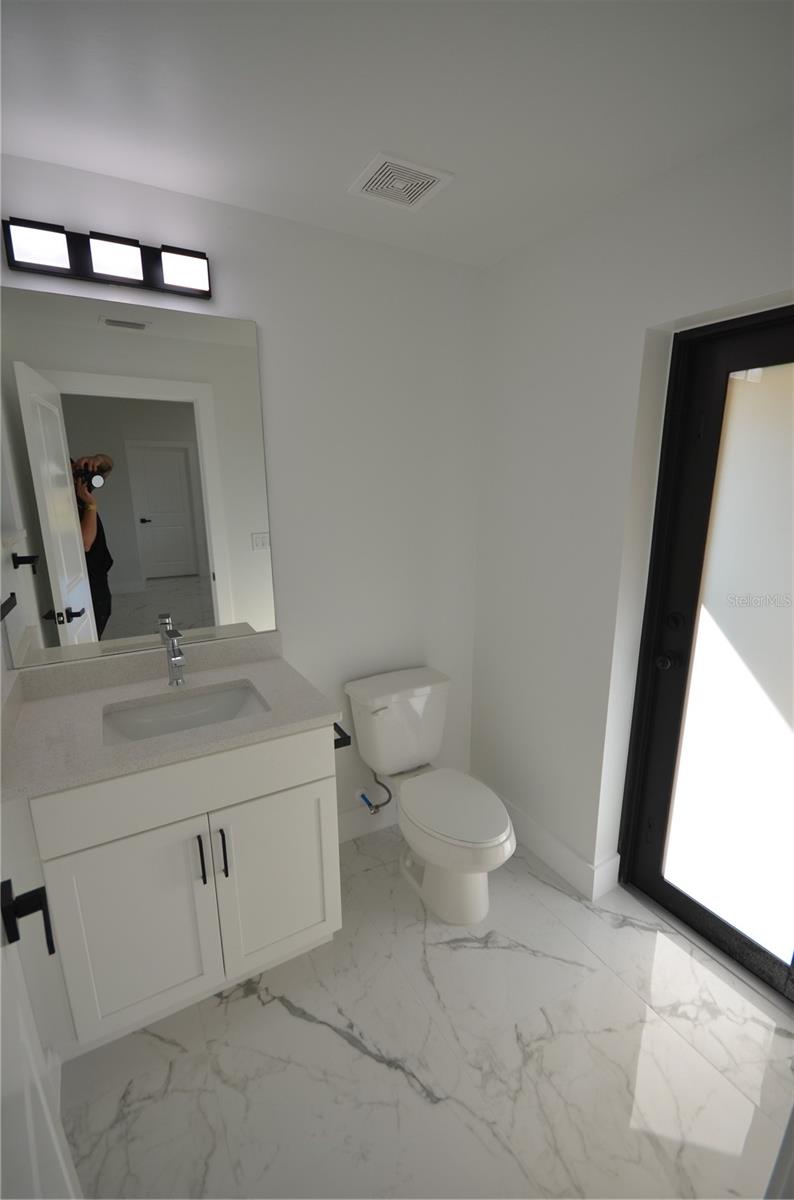 1242 Hathor St E Property Photo 24