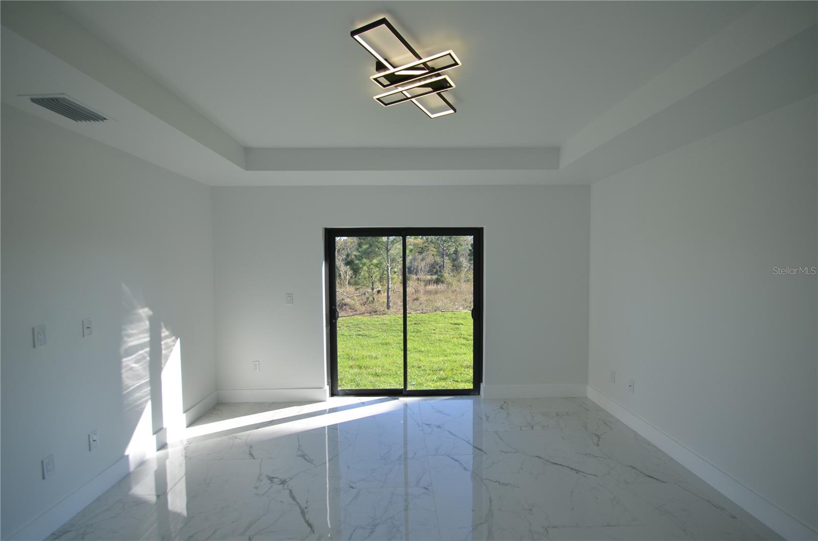 1242 Hathor St E Property Photo 26