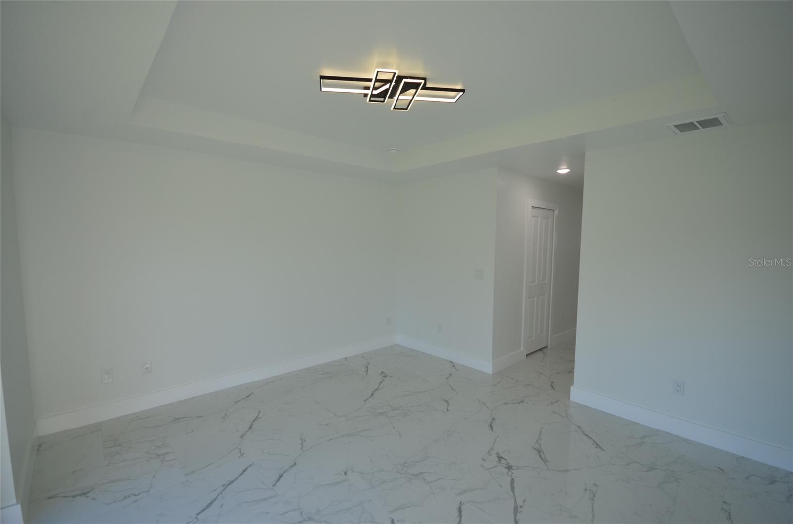 1242 Hathor St E Property Photo 28