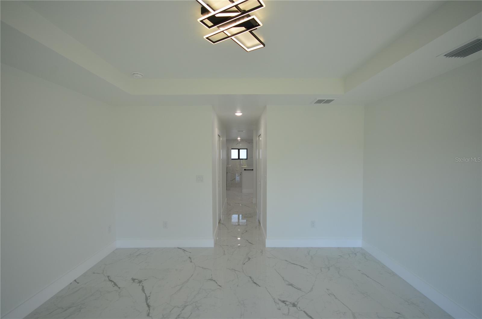 1242 Hathor St E Property Photo 29