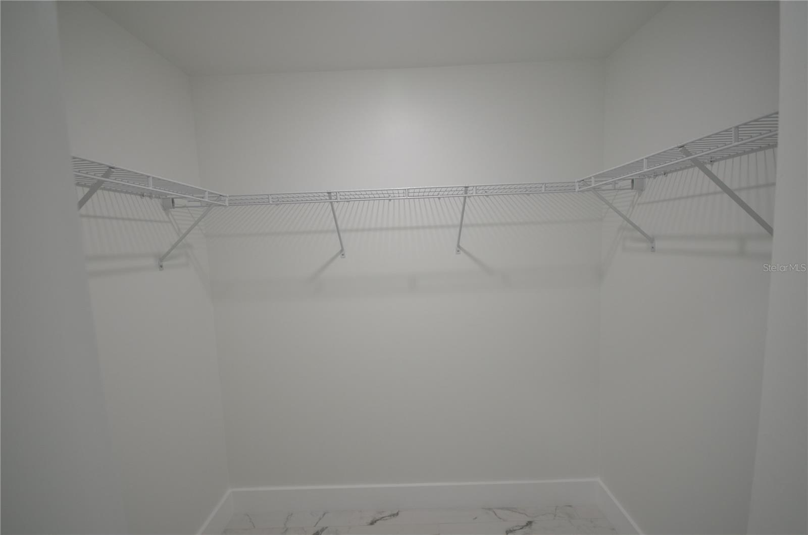 1242 Hathor St E Property Photo 30