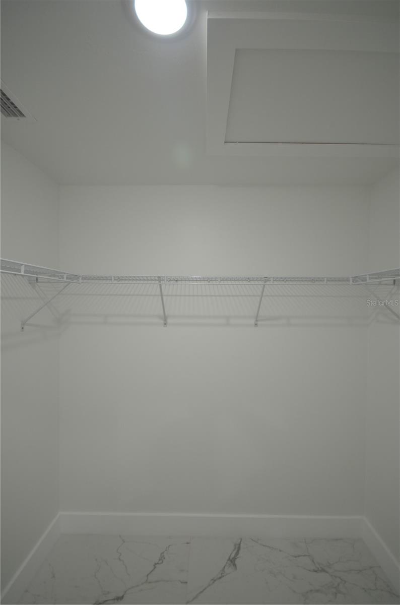 1242 Hathor St E Property Photo 31
