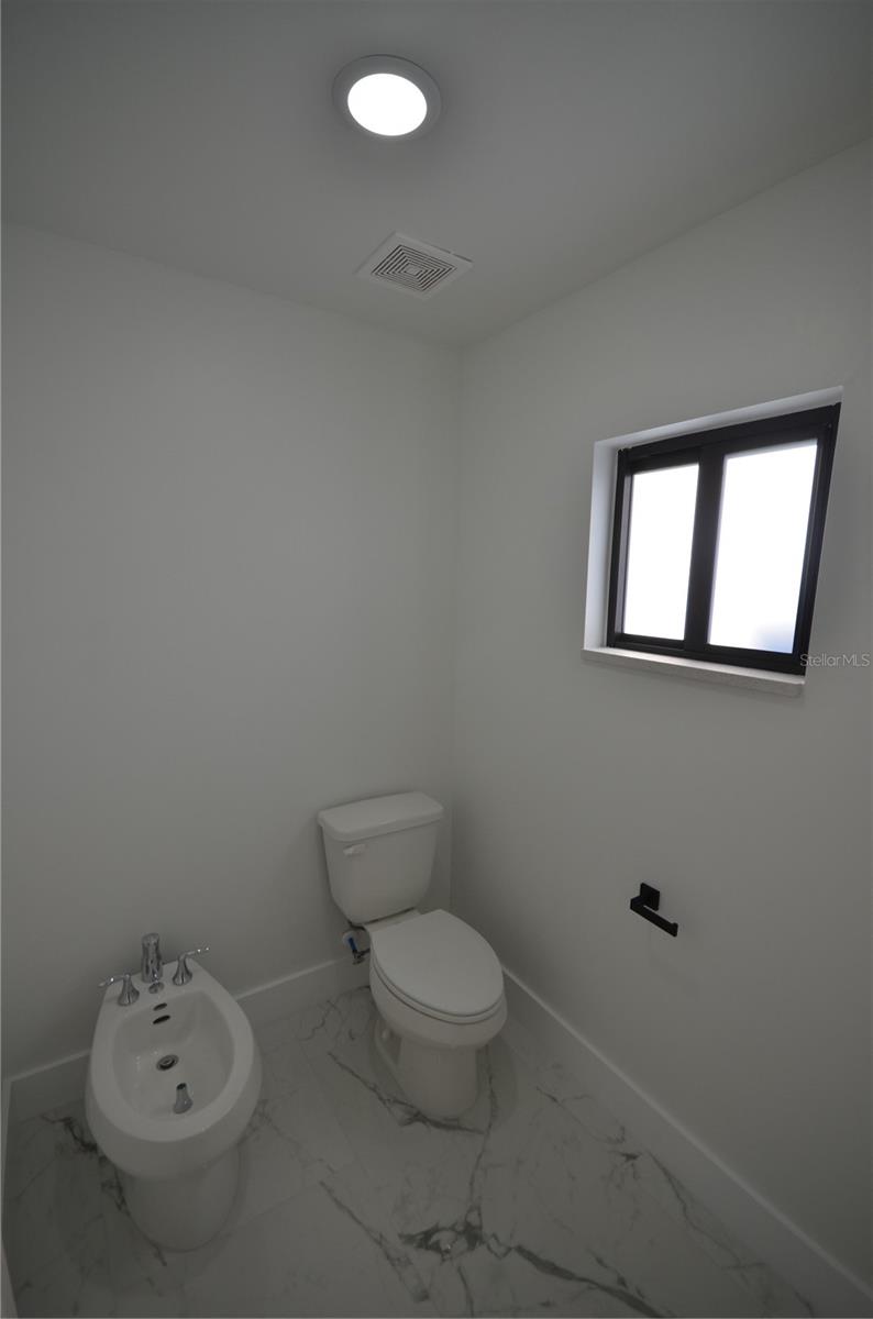1242 Hathor St E Property Photo 37