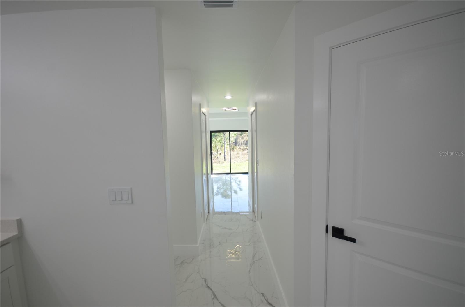 1242 Hathor St E Property Photo 38