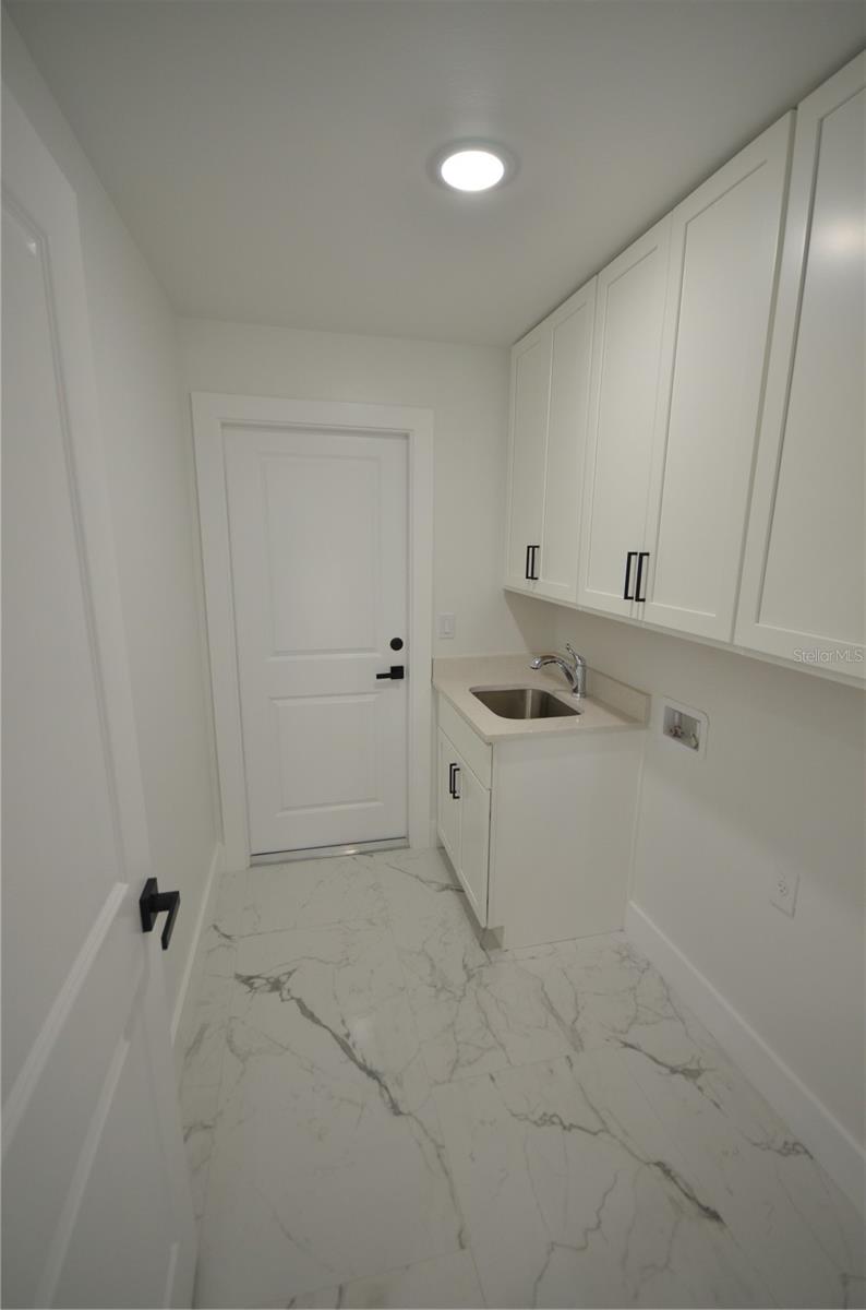 1242 Hathor St E Property Photo 39