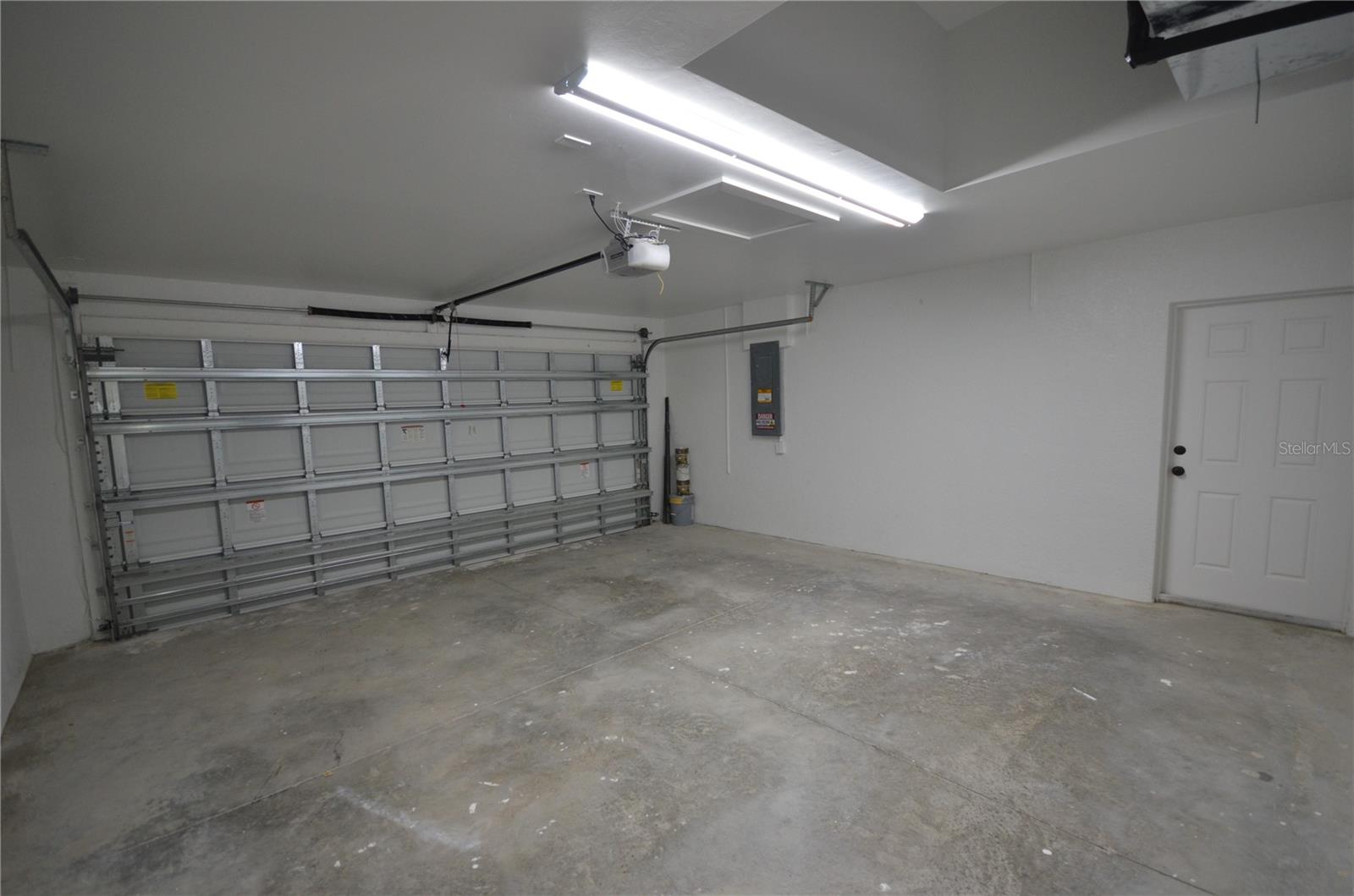 1242 Hathor St E Property Photo 40