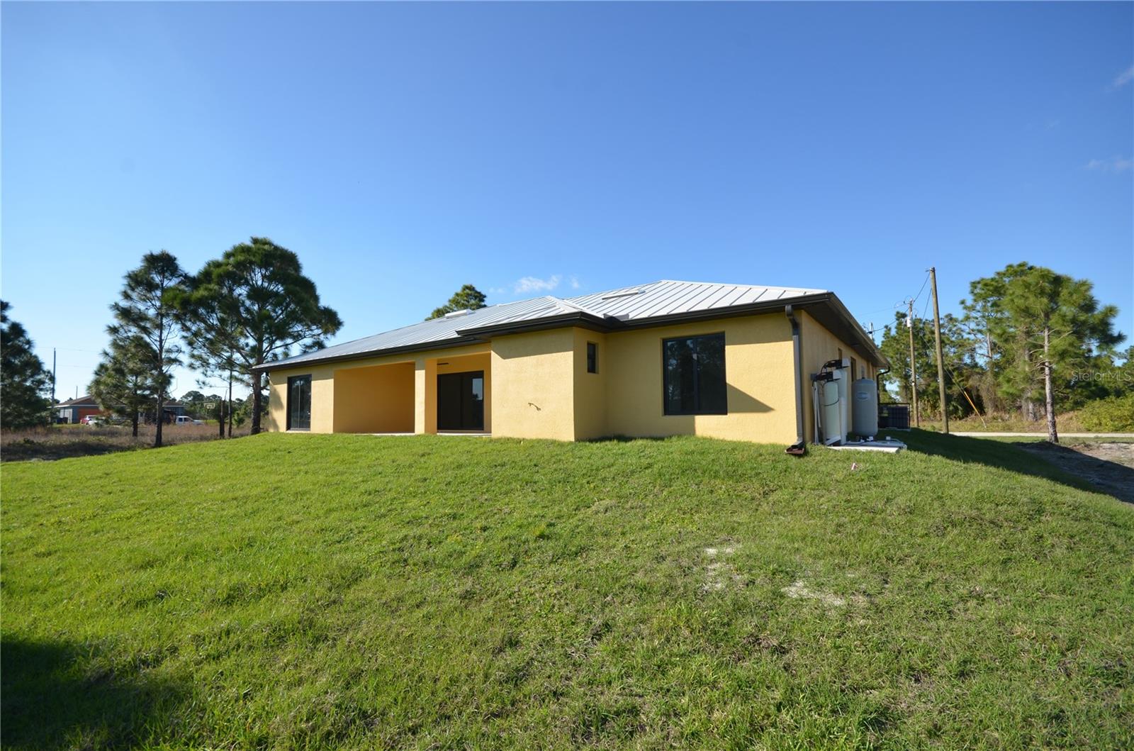 1242 Hathor St E Property Photo 46