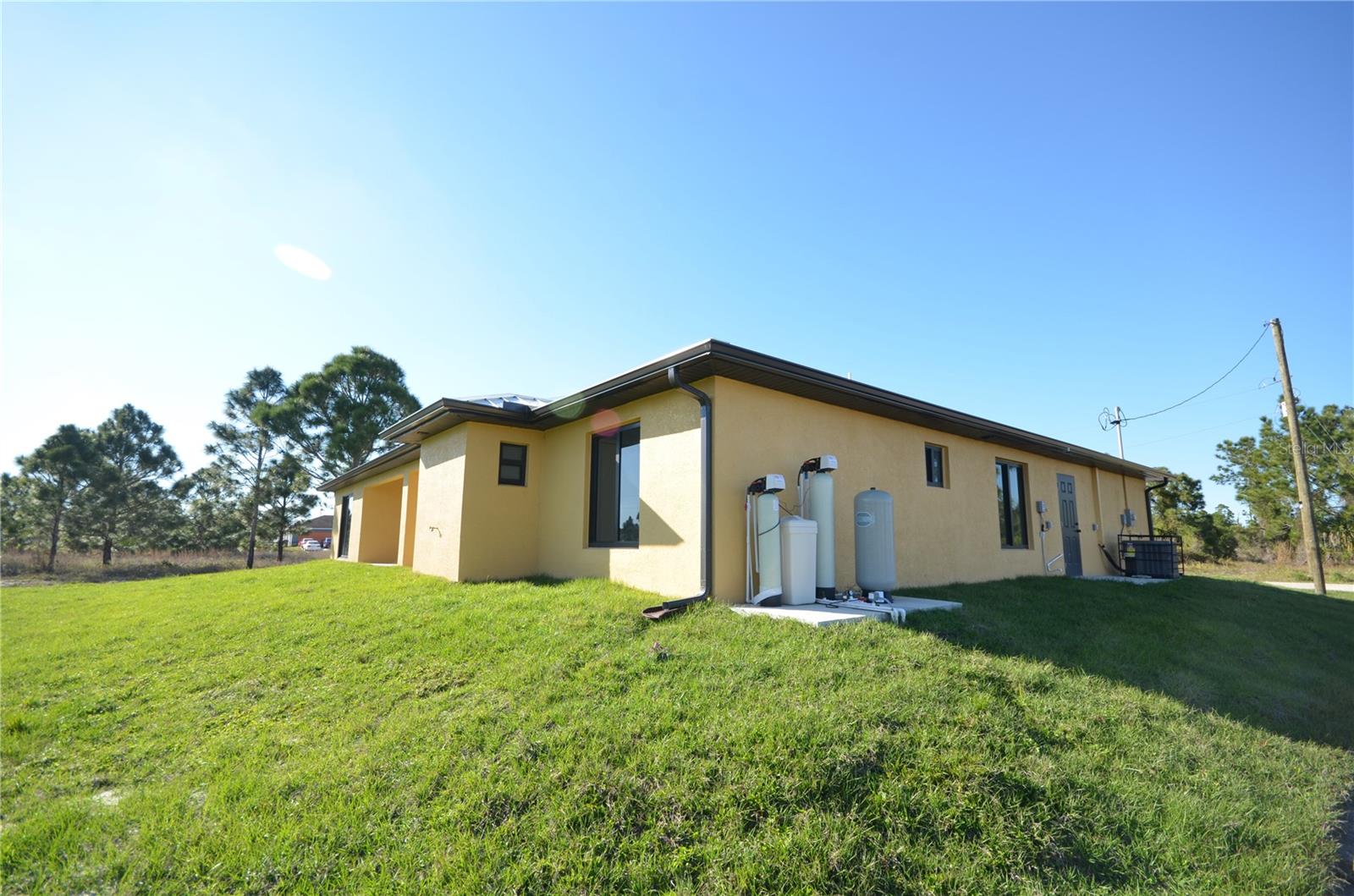 1242 Hathor St E Property Photo 47