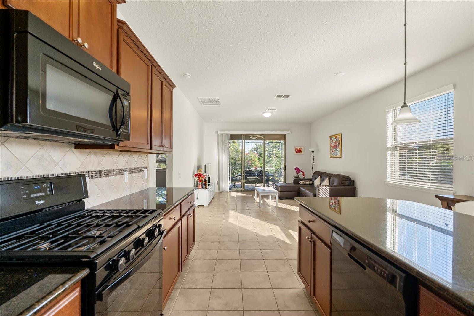 540 Pamplona Pl Property Photo 6