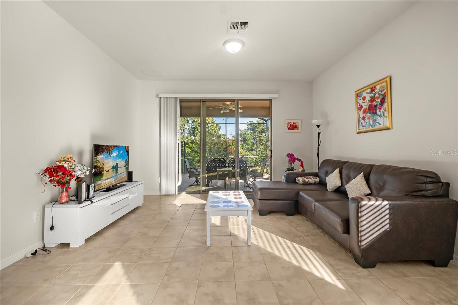 540 Pamplona Pl Property Photo 8