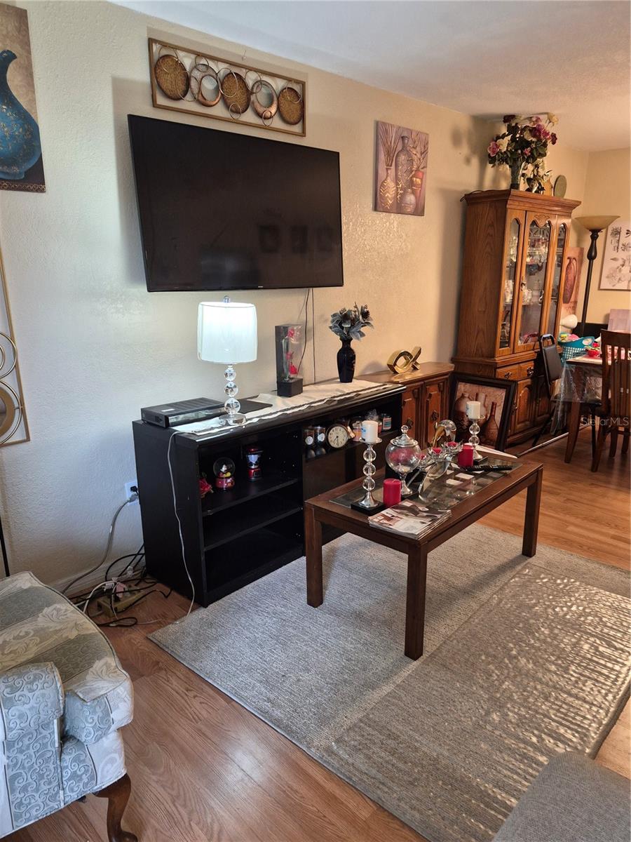 O6358716 Property Photo 8