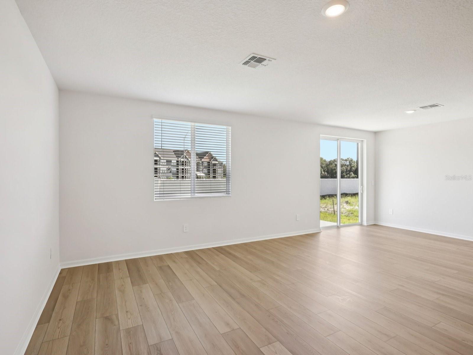 10425 Abundance Grove Way Property Photo 2