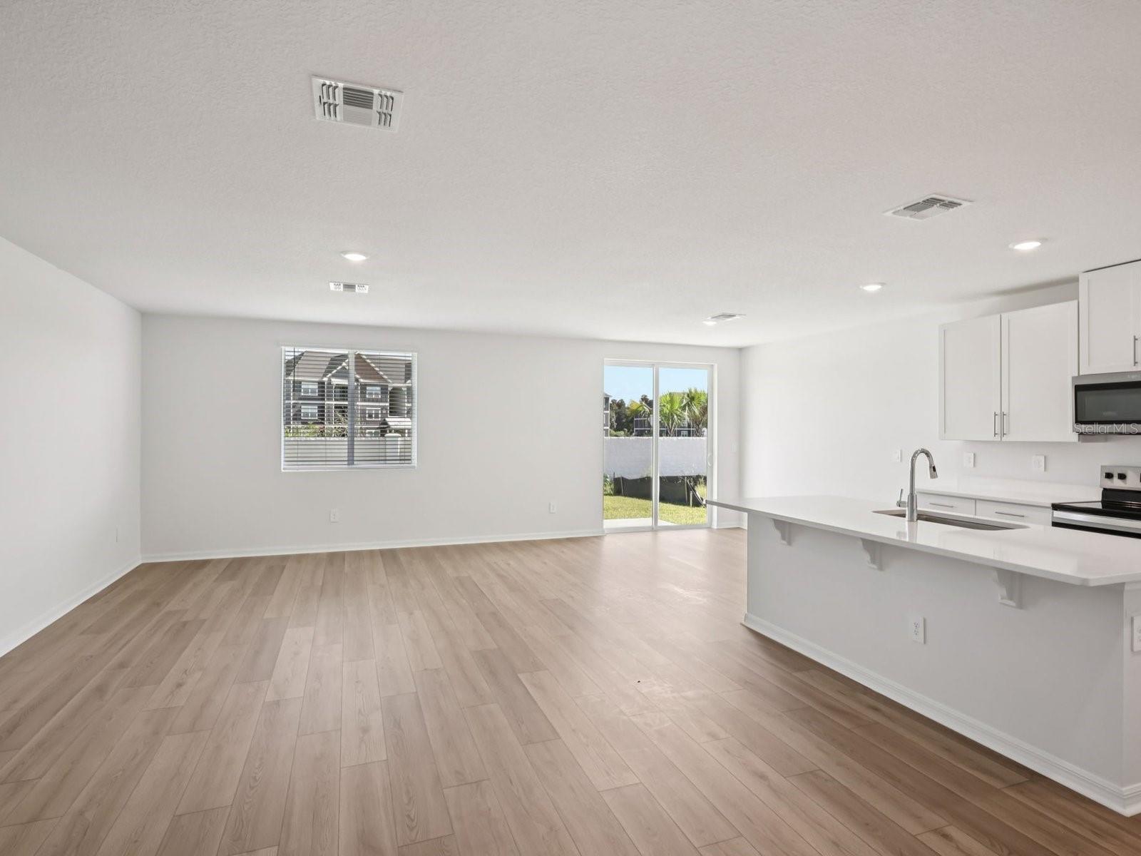 10425 Abundance Grove Way Property Photo 5