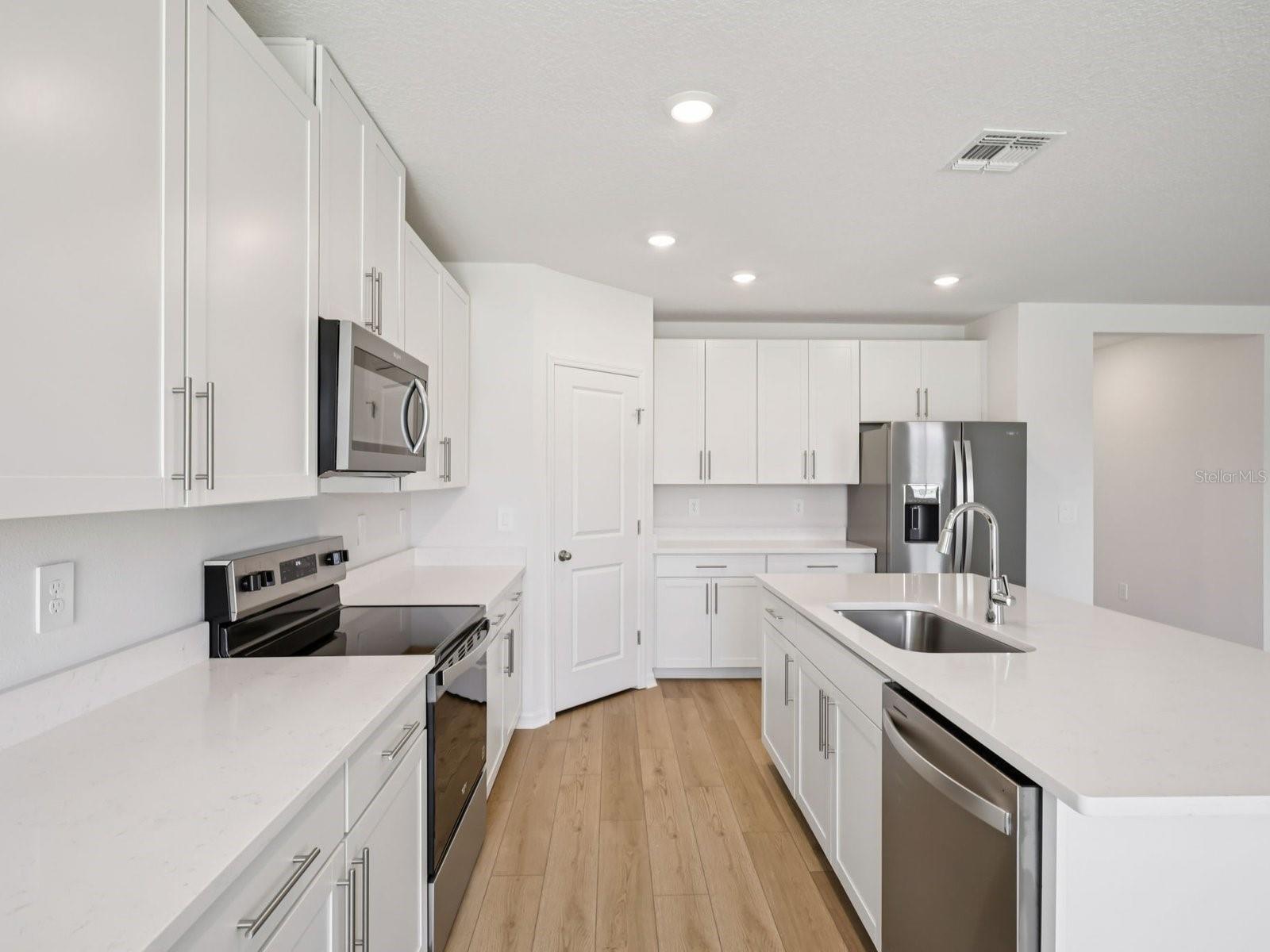 10425 Abundance Grove Way Property Photo 8