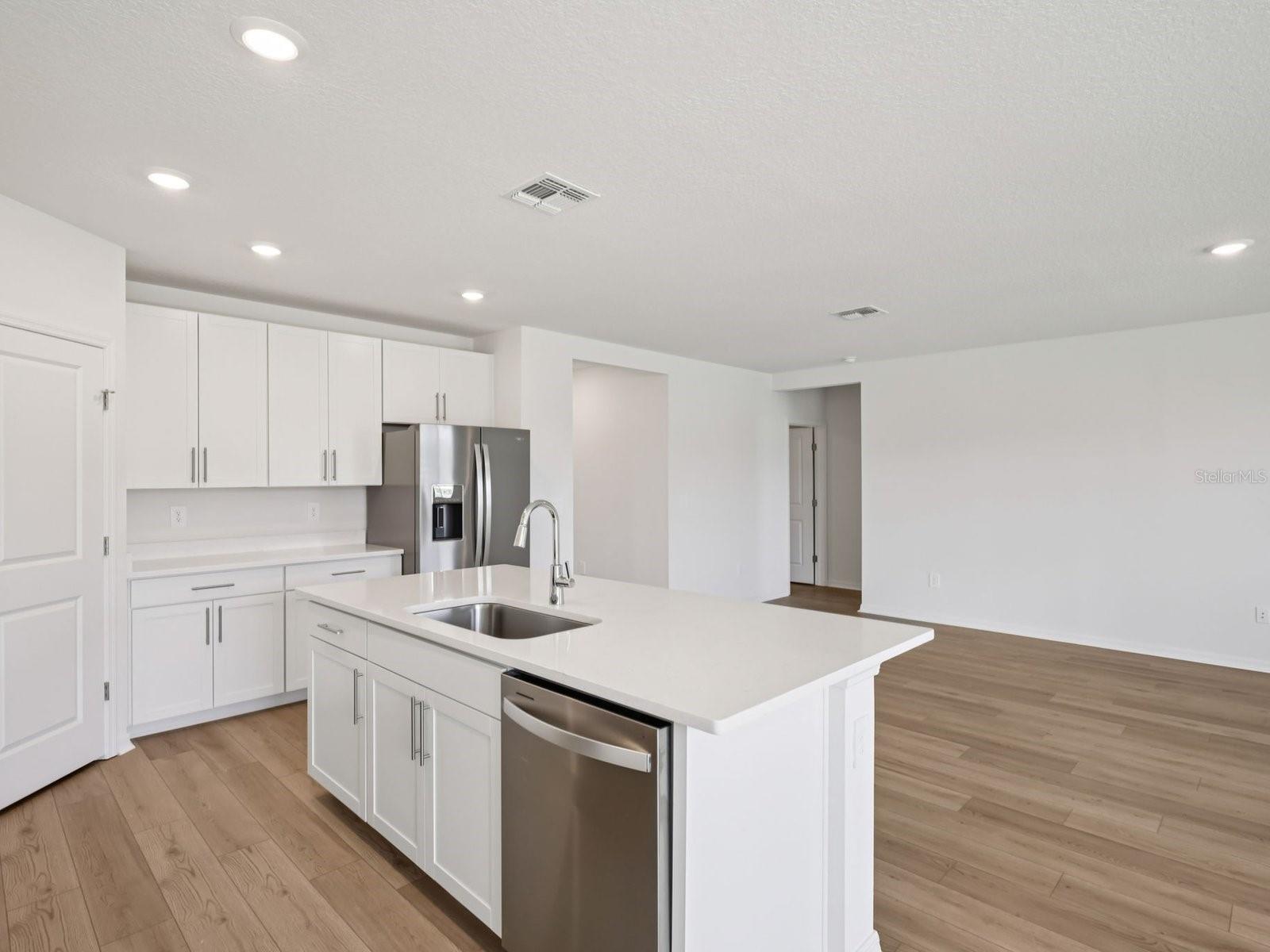 10425 Abundance Grove Way Property Photo 9