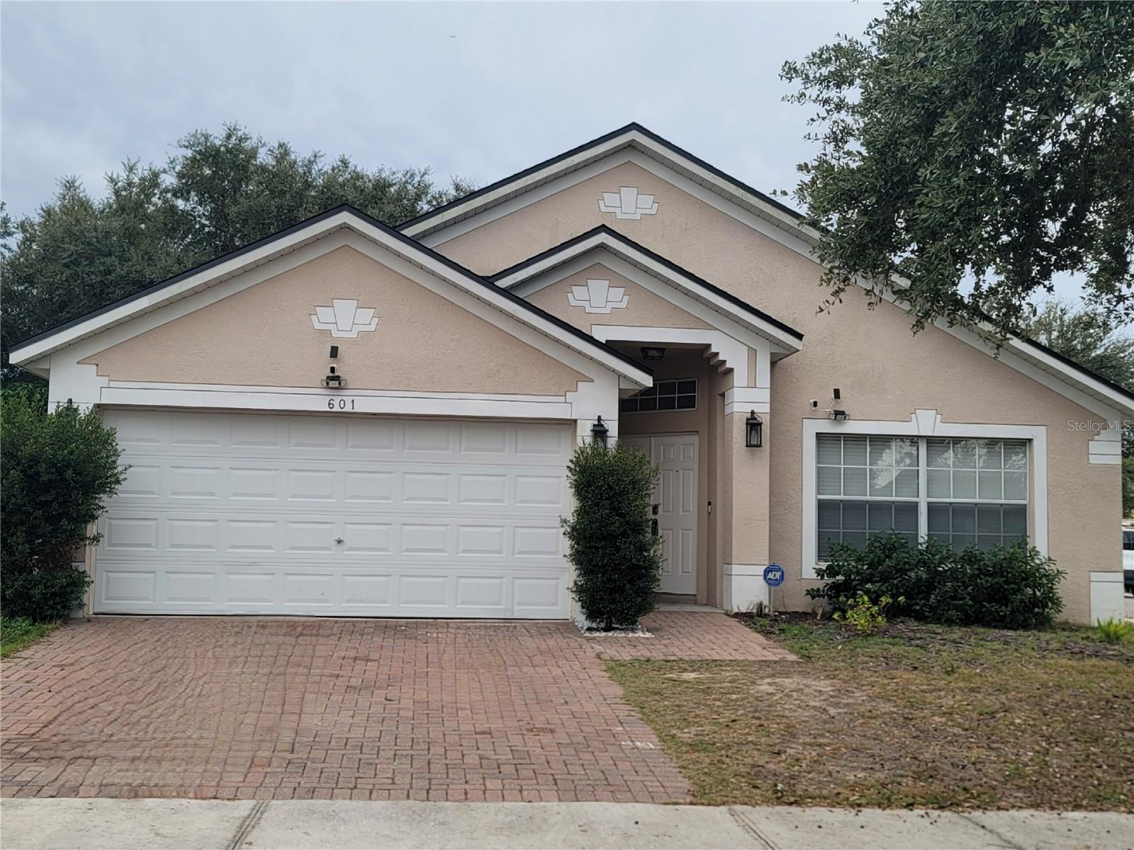 601 Astor Dr Property Photo 1