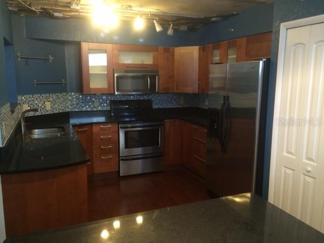 151 E Washington St #209 Property Photo 7