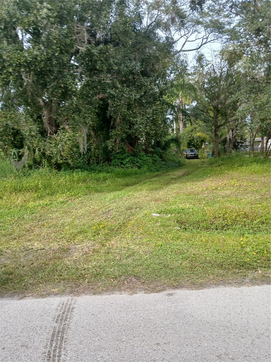 18565 N 16th Ave E Property Photo 7