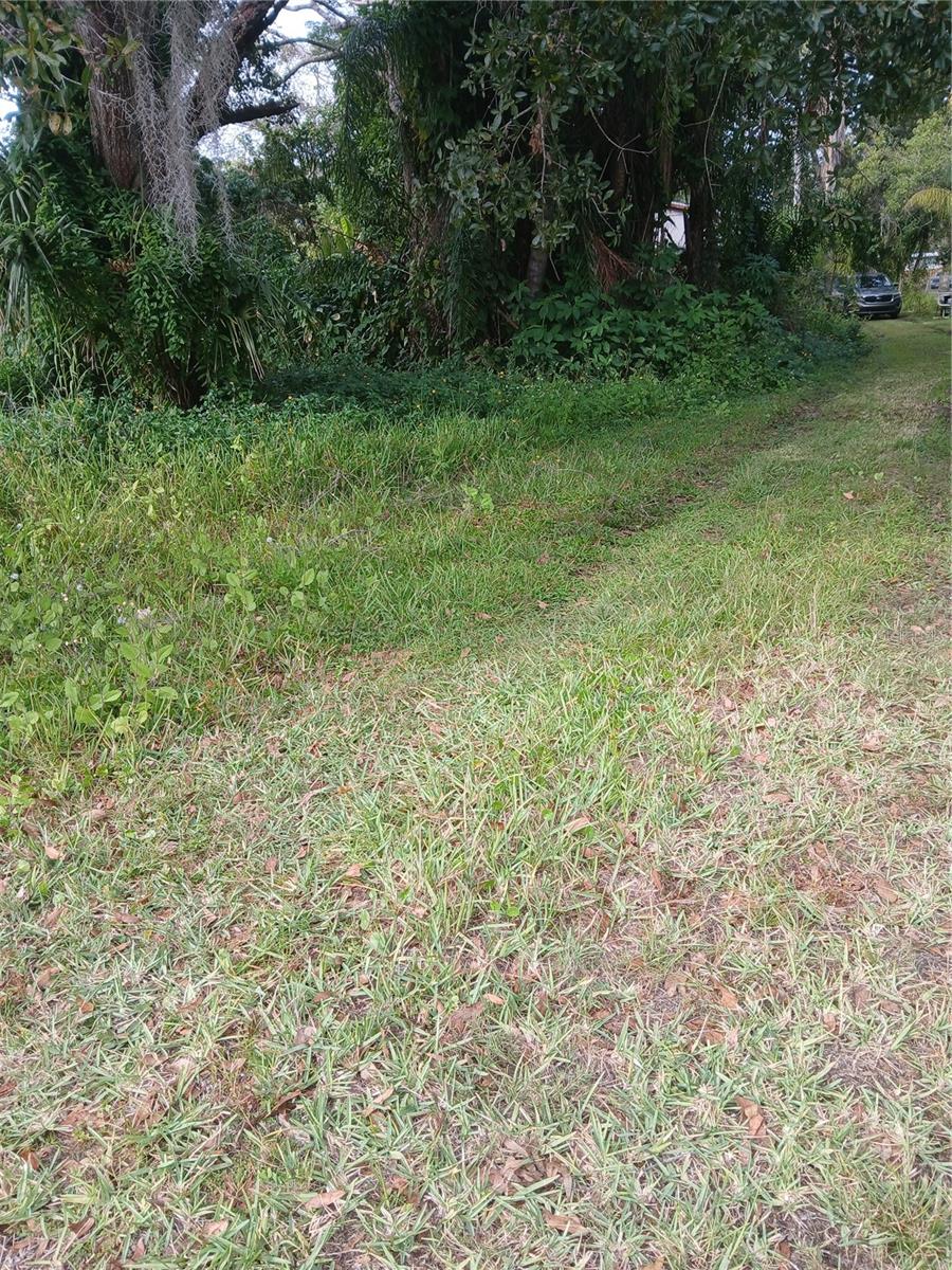 18565 N 16th Ave E Property Photo 8