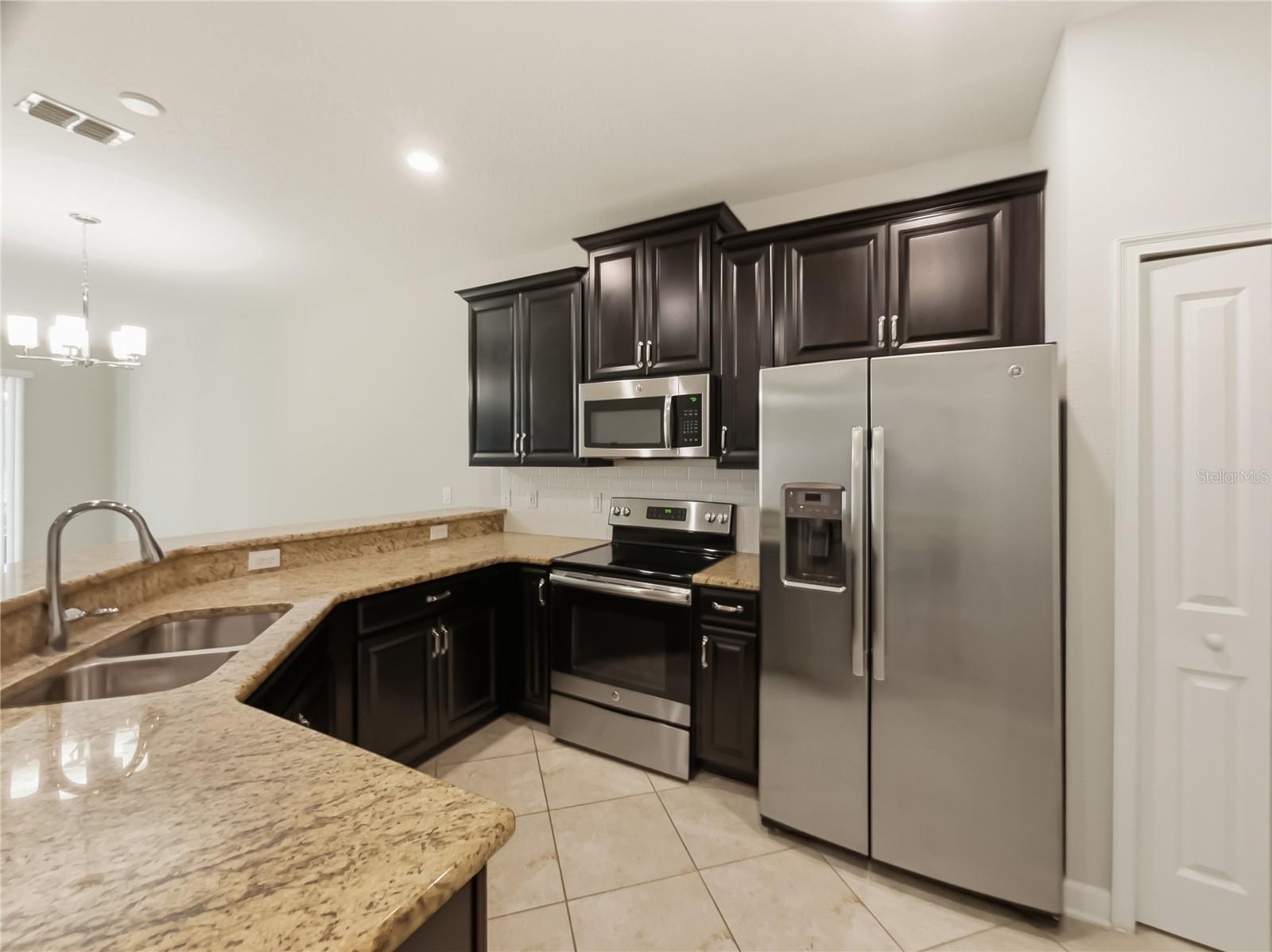 3542 Fairwaters Ct #d Property Photo 4