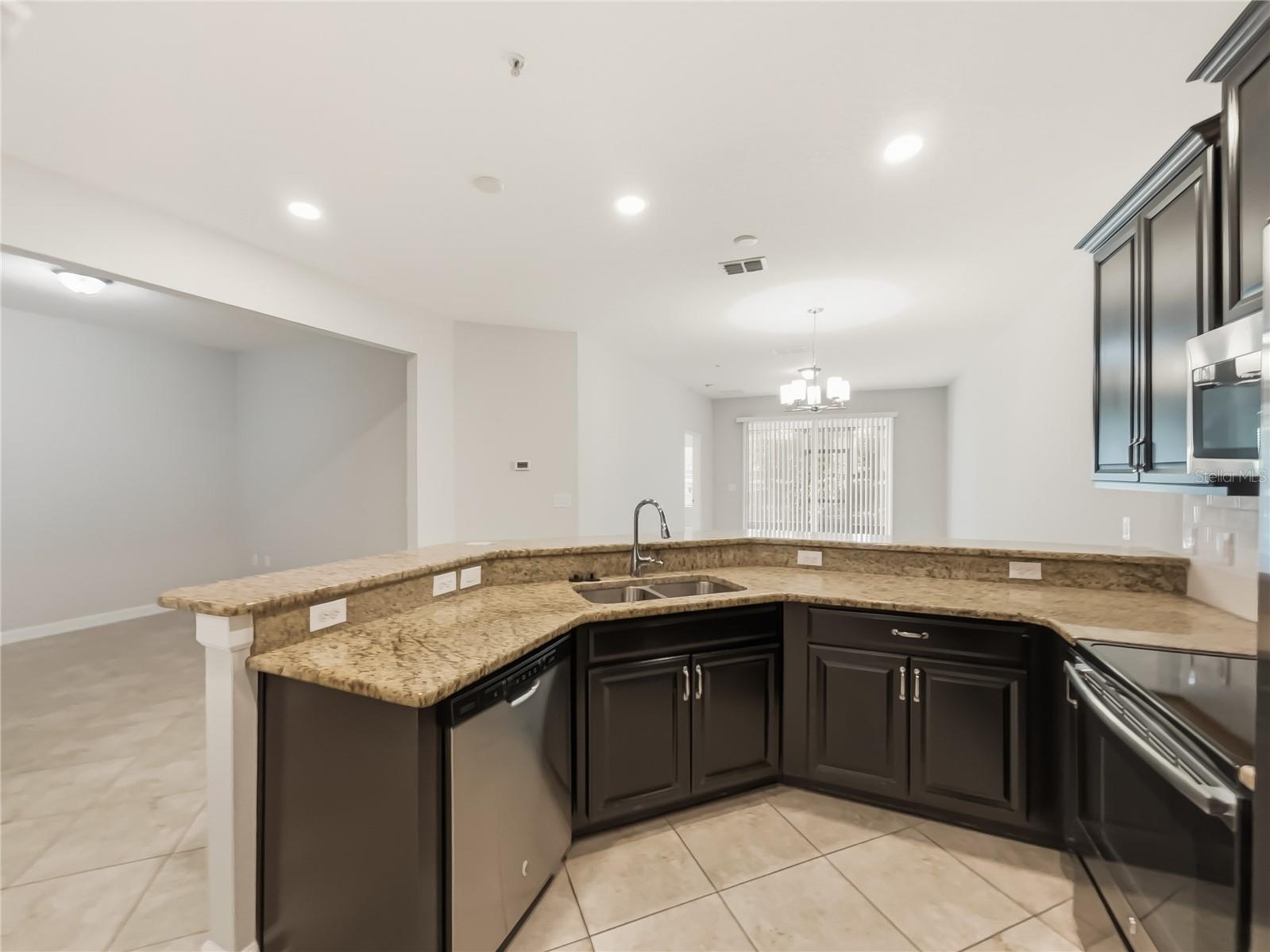 3542 Fairwaters Ct #d Property Photo 5