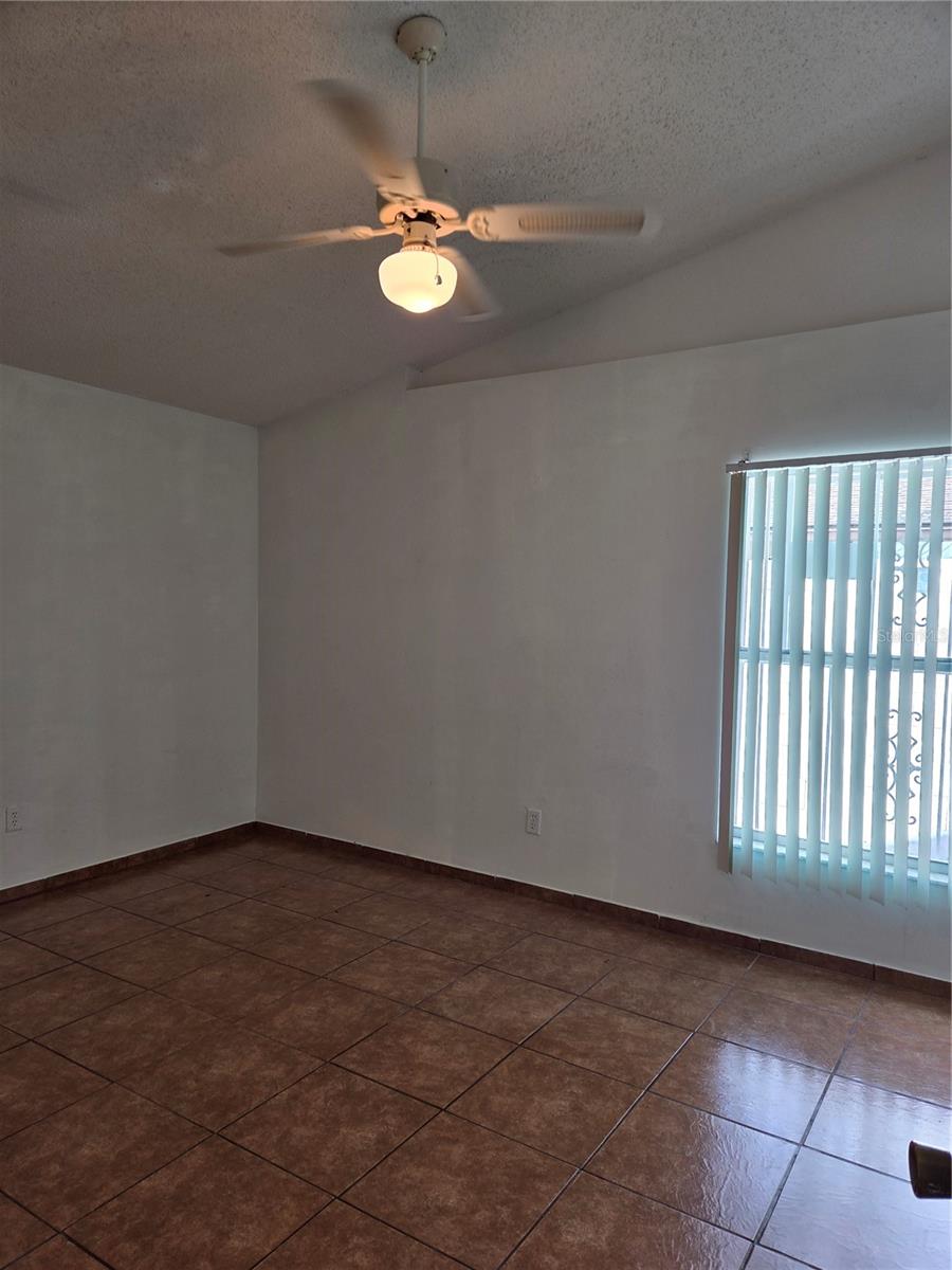 1033 Hamlet Dr Property Photo 3