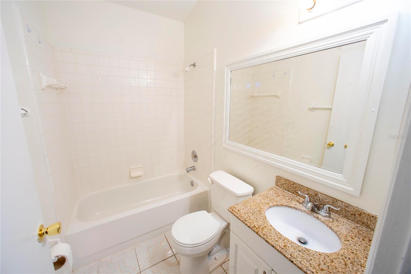 1033 Hamlet Dr Property Photo 4