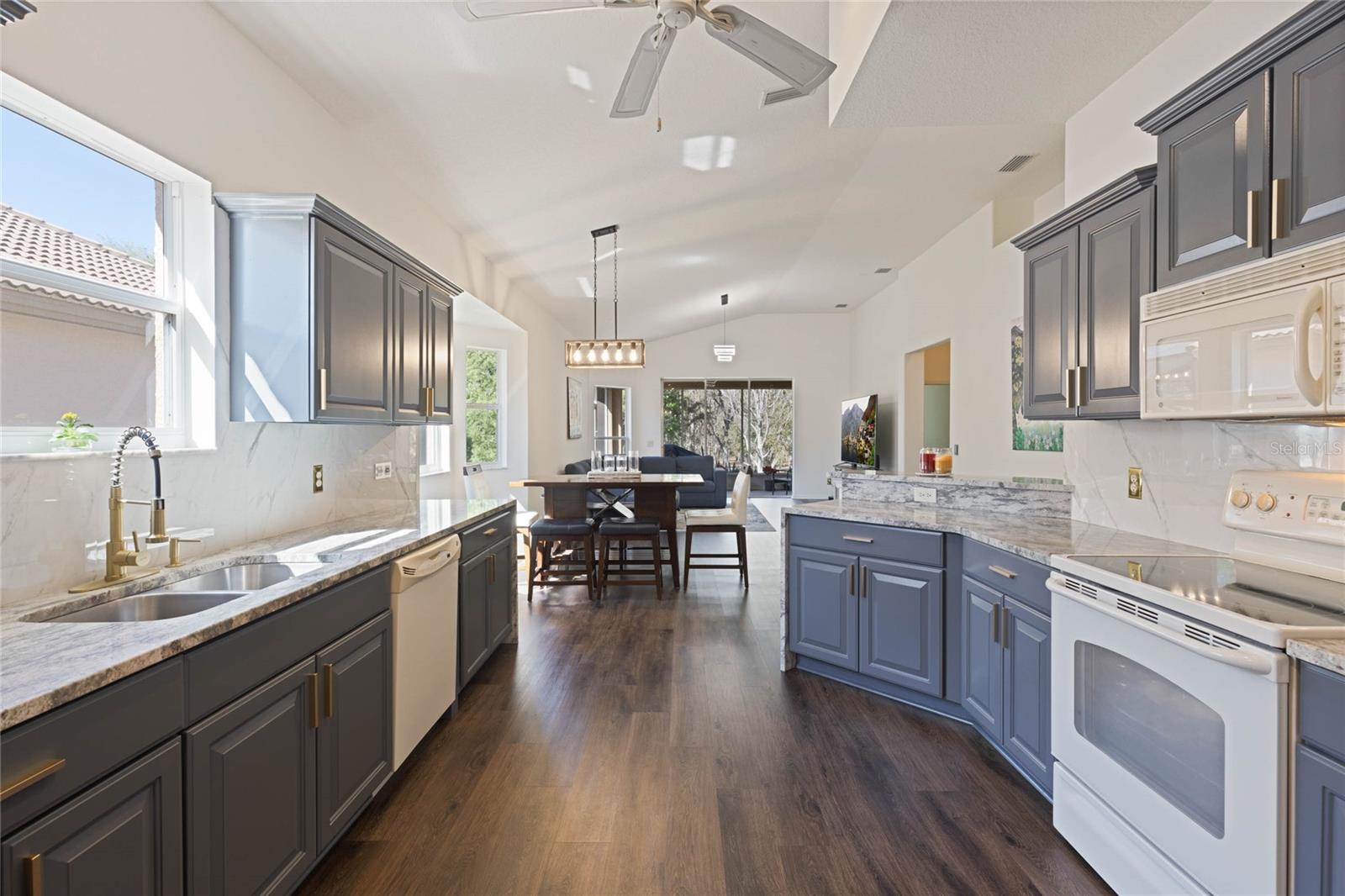 1203 W Diamond Shore Loop Property Photo 4