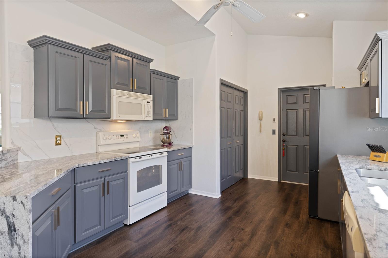 1203 W Diamond Shore Loop Property Photo 6