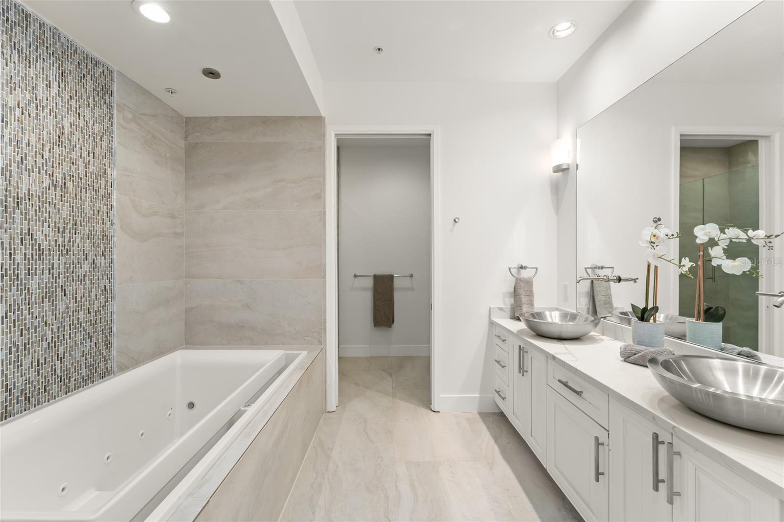 150 E Robinson St #ph3504 Property Photo 23