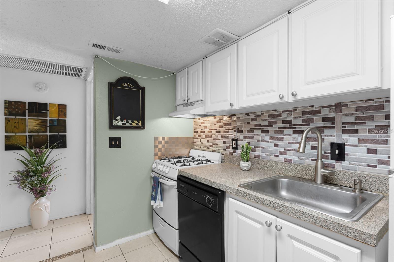 120 Blue Pointe Way #340 Property Photo 8