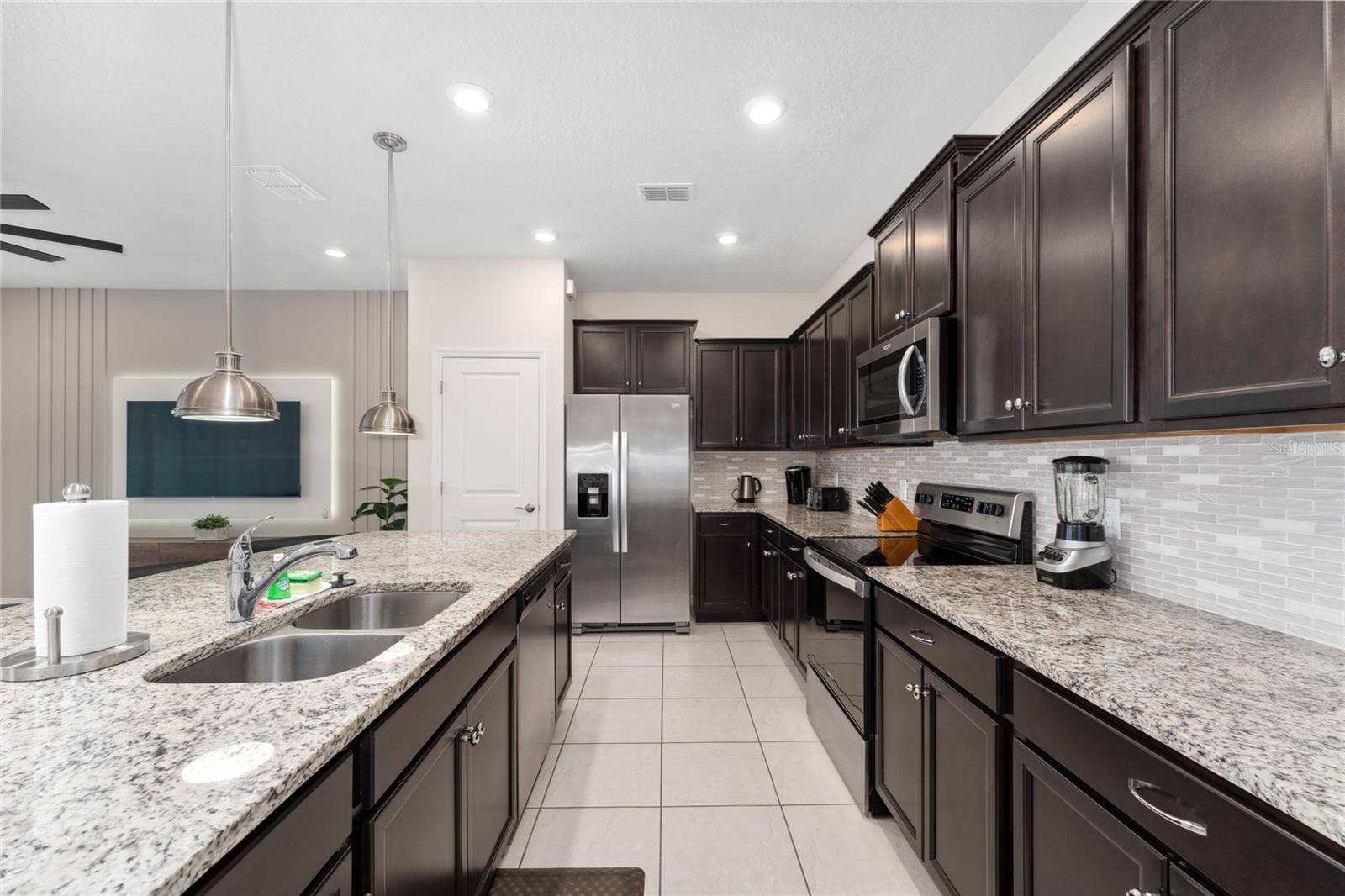 127 Jetty Way Property Photo 7