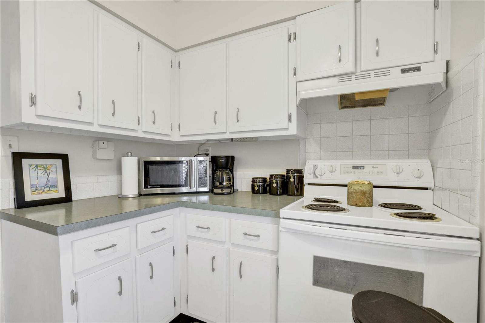 1600 W Lake Parker Dr #d5 Property Photo 9