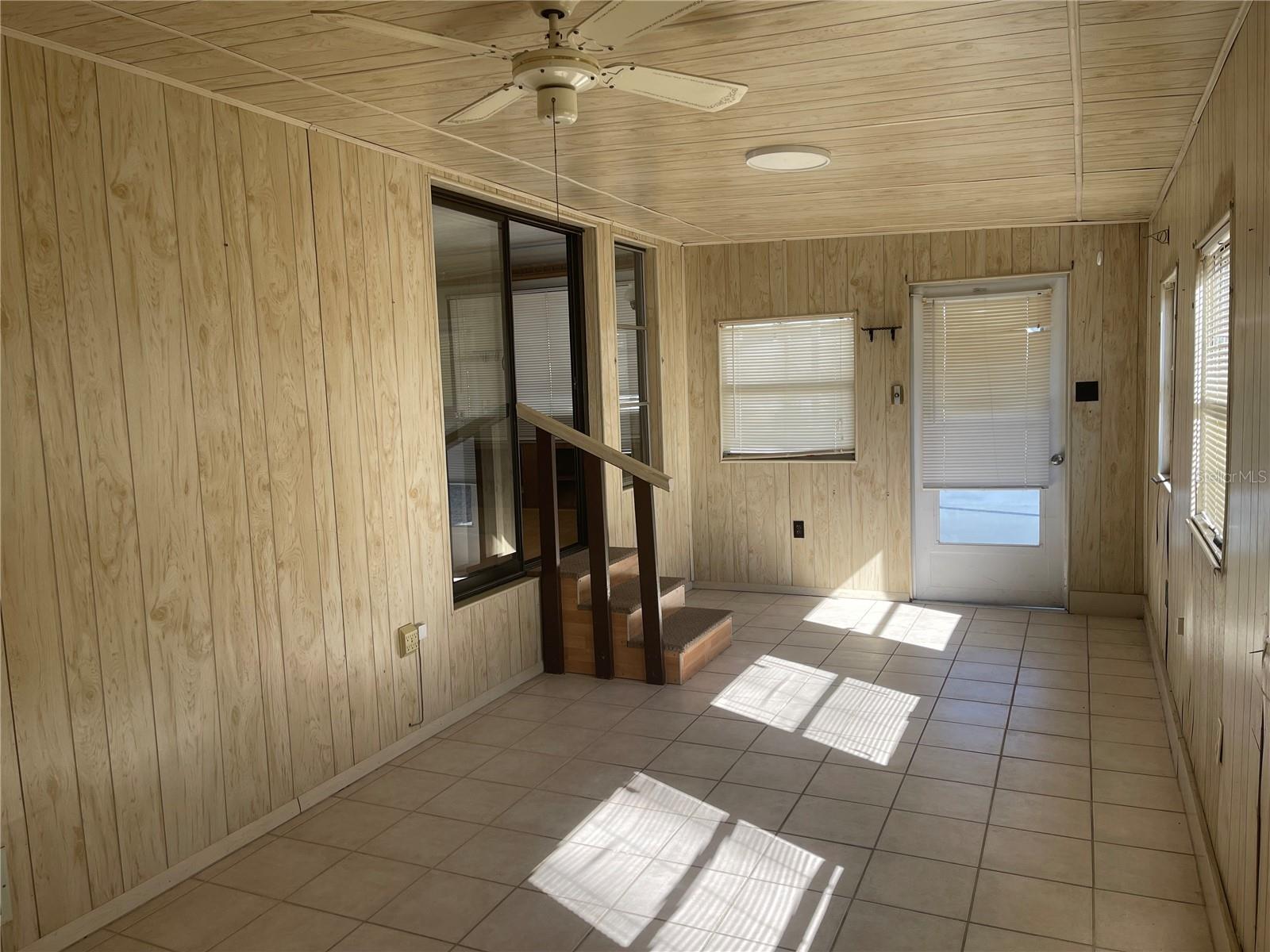 237 Palm Crest Ln Property Photo 9