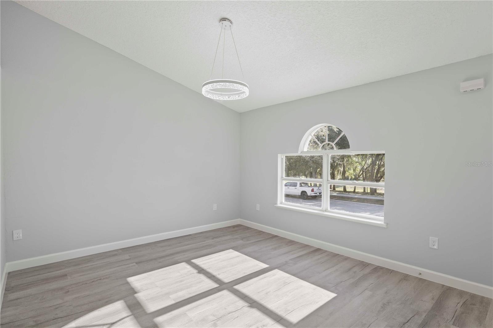 941 Jayhil Dr Property Photo 4