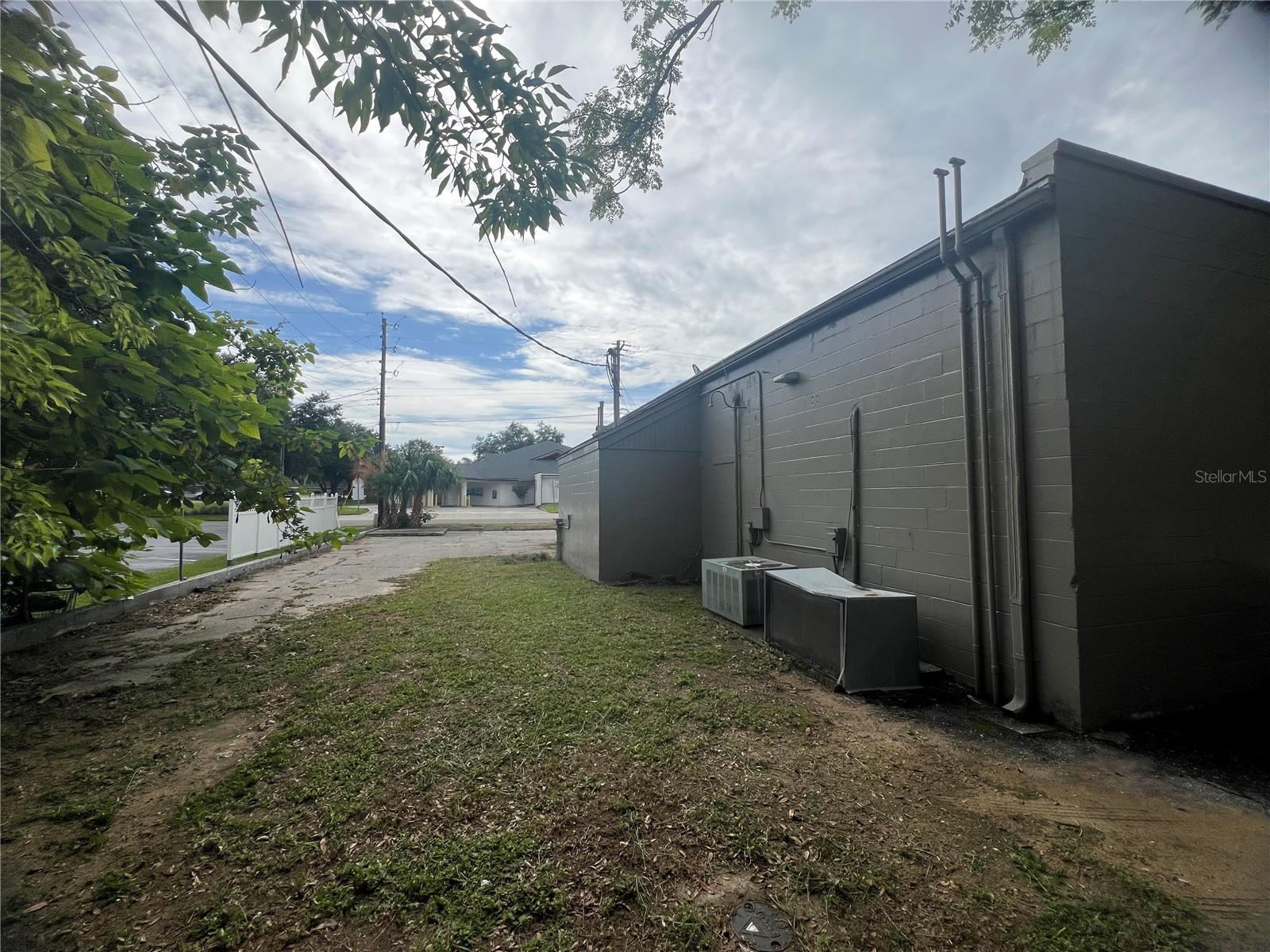 1327 E Silver Springs Blvd Property Photo 10