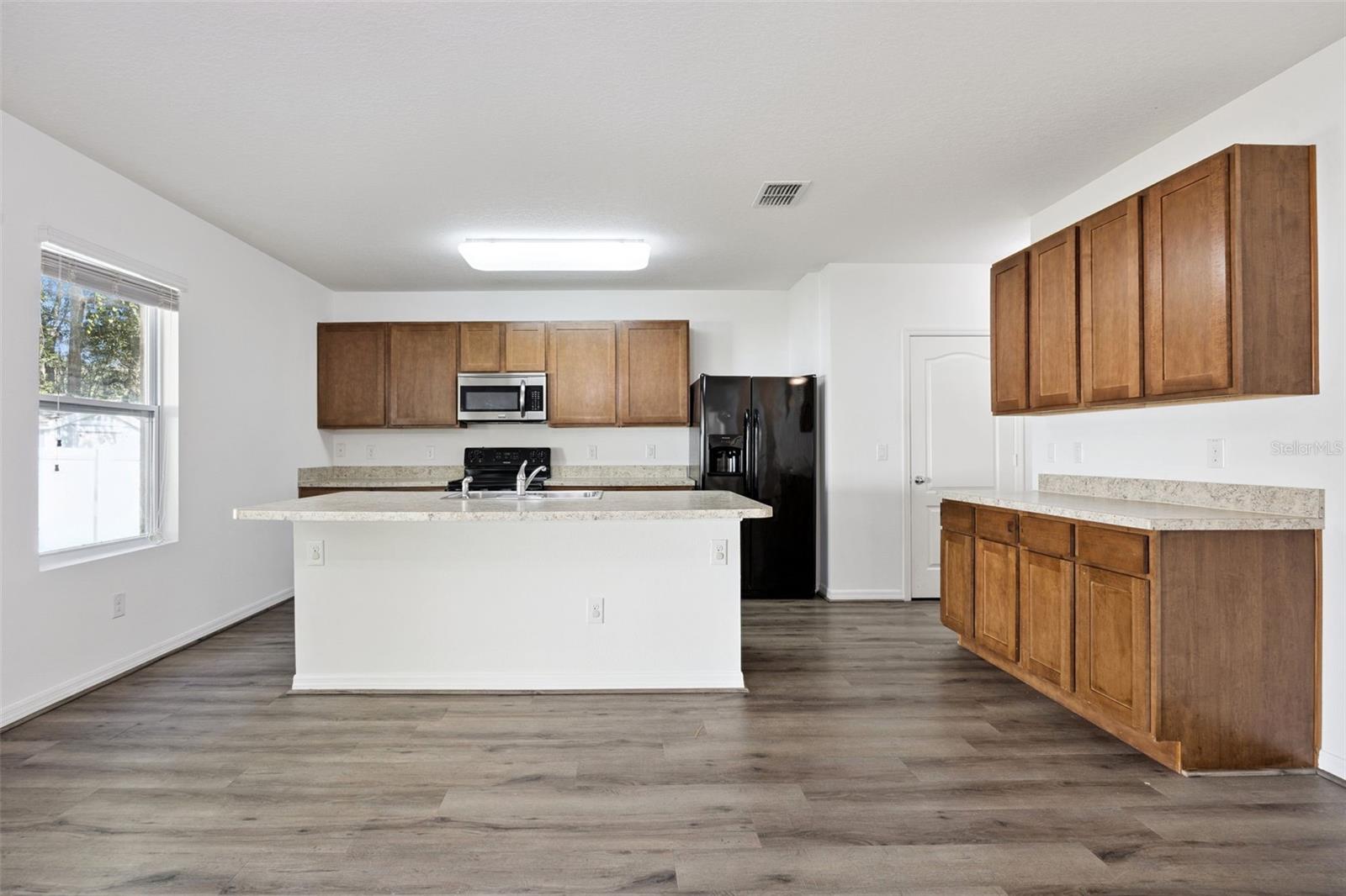 103 Cinnamon Oak Dr Property Photo 6