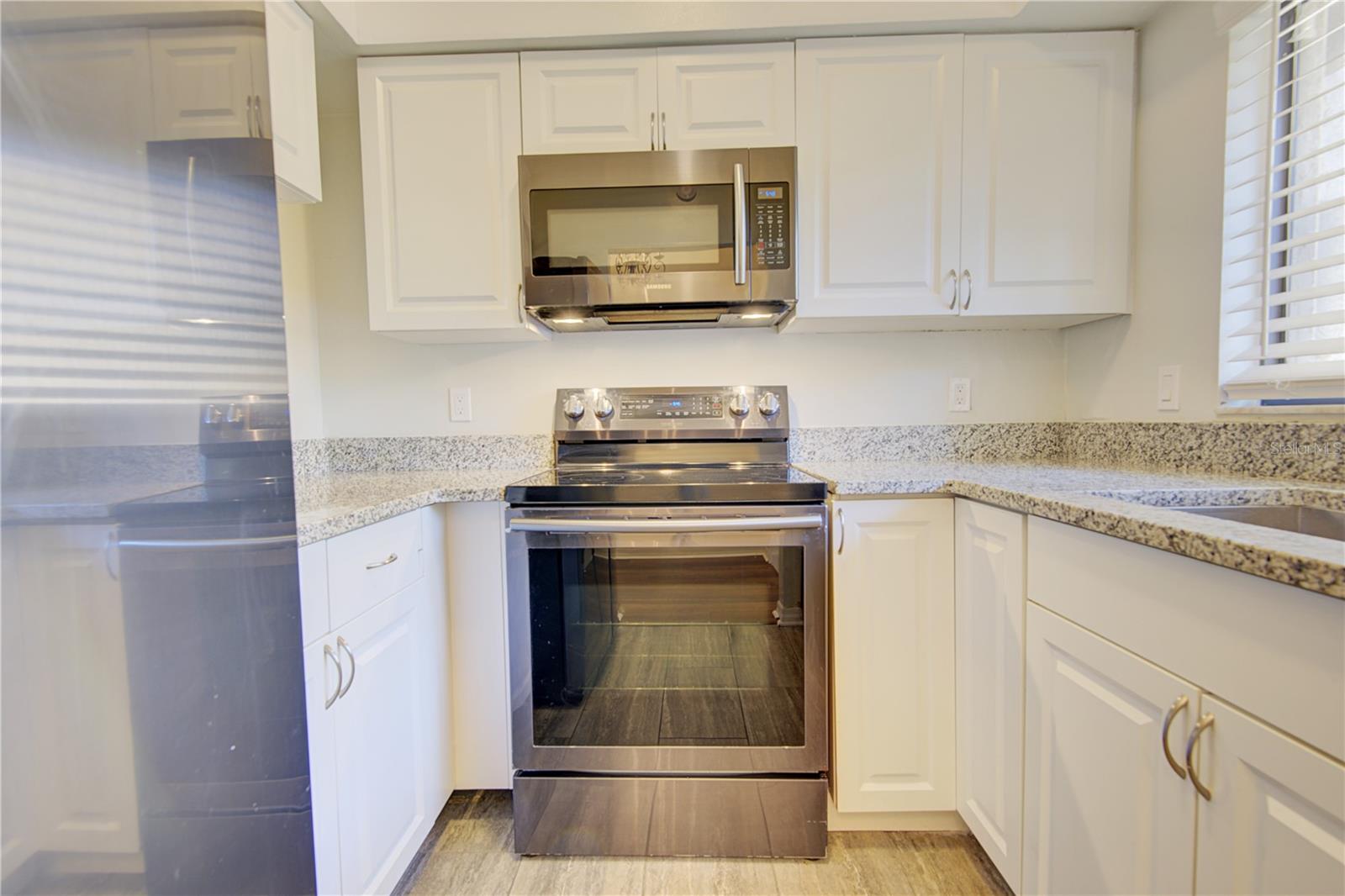 506 Club Dr Property Photo 5